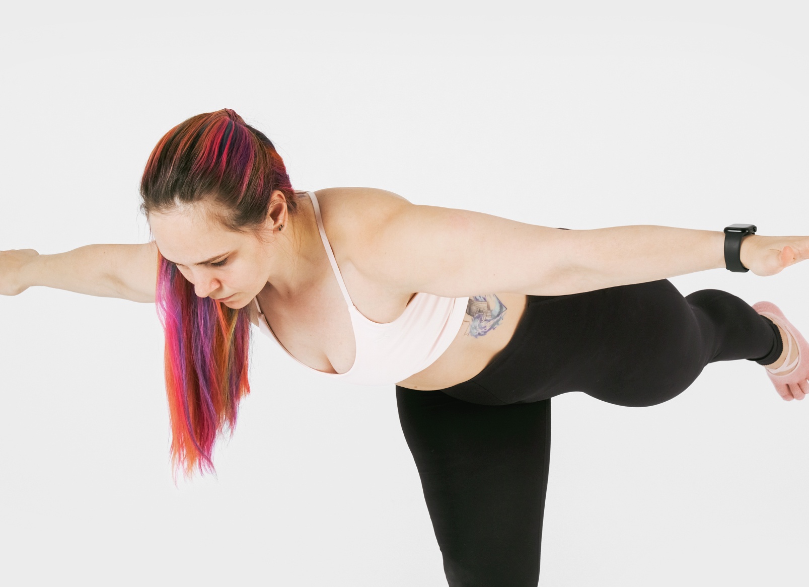 Как делать упражнение «ласточка» для развития гибкости и равновесия